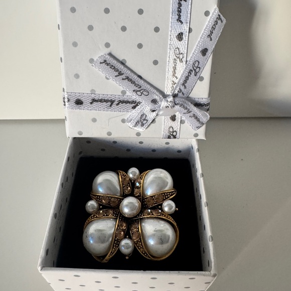 Elegant Gold and Silver Brooch - Picture 5 of 5